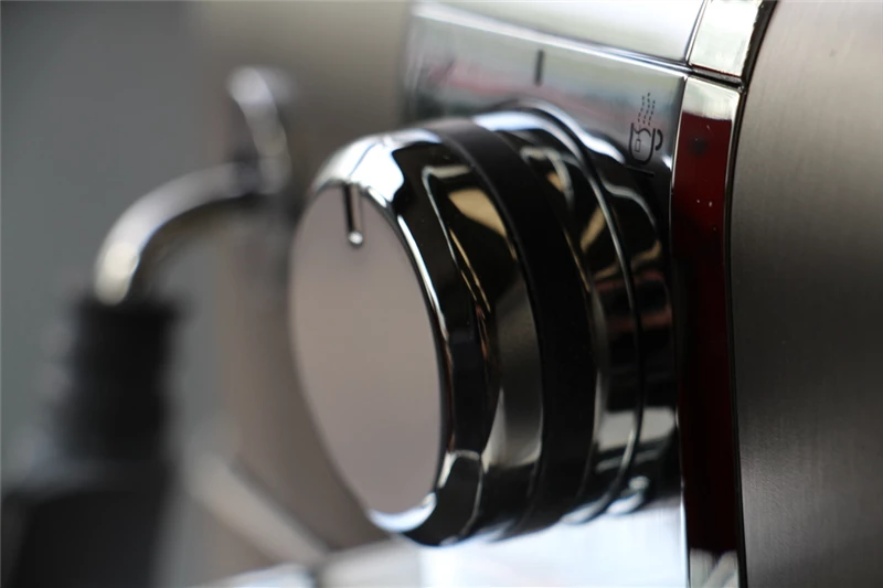 Stampaggio lamiere e servizio al cliente: 2 prodotti complessi, finiti e assiemati per il settore robotica da cucina Stampaggio lamiere e servizio al cliente: 2 prodotti complessi, finiti e assiemati per il settore robotica da cucina