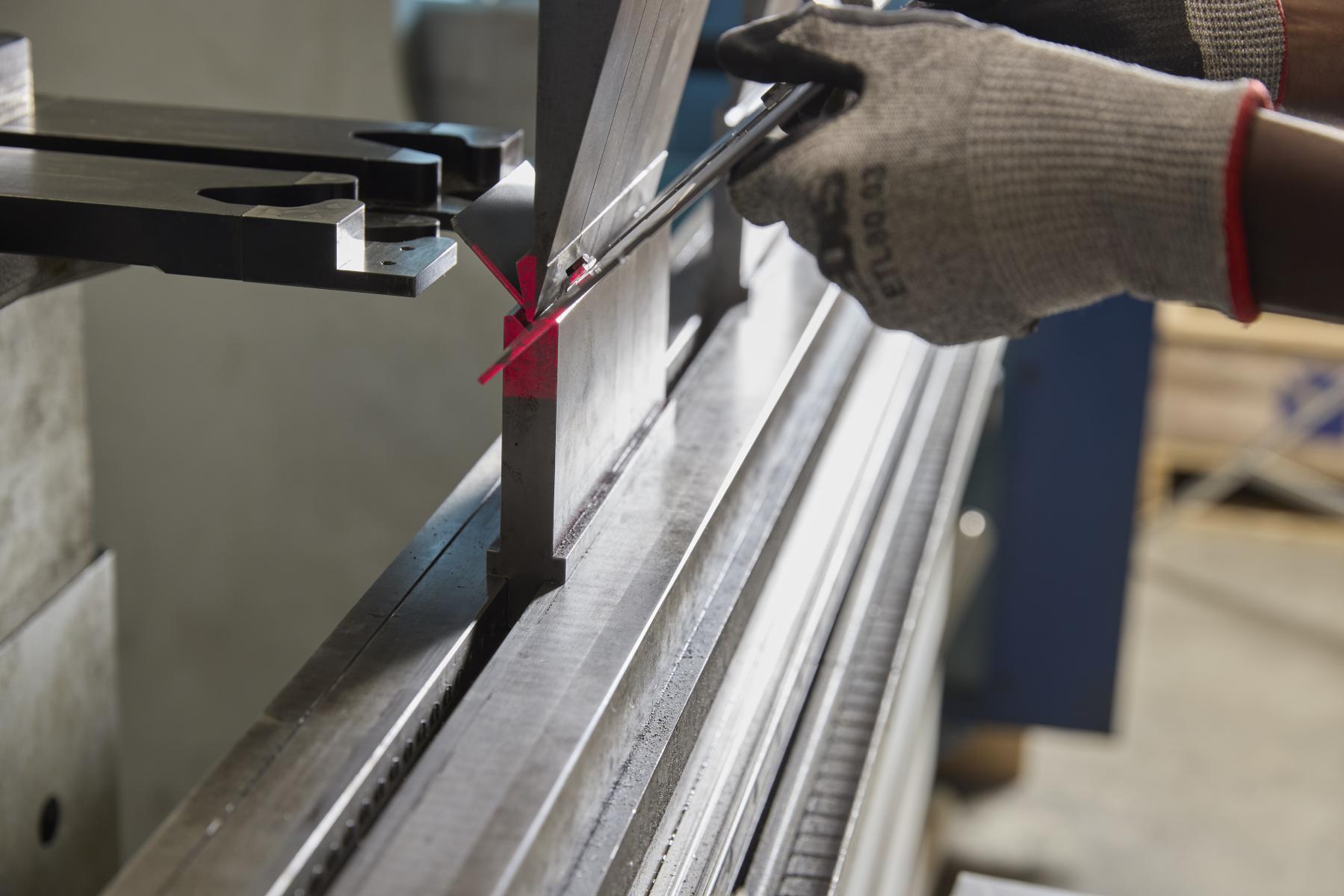 Piegatura lamiera: tecnologie e parametri nei processi professionali Piegatura lamiera: tecnologie e parametri nei processi professionali