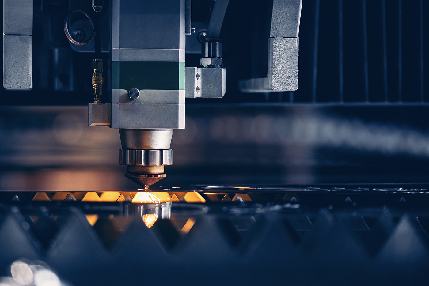 Taglio laser del ferro di precisione eseguito da Minifaber. Taglio laser del ferro di precisione eseguito da Minifaber.