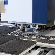 Minifaber verfügt über einen umfangreichen Maschinenpark für die Konstruktion und den Bau von Formen, die Metallbearbeitung und die Herstellung fertiger Produkte.