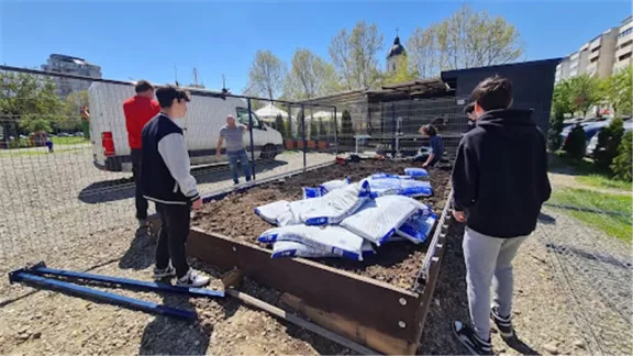 Smart Cluster accetta la sfida: creare un orto urbano intelligente nel centro di Bacau
