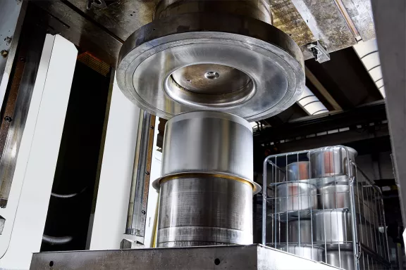 Nous réalisons l'emboutissage de différents métaux (acier, aluminium, fer, cuivre, laiton, alliages spéciaux). Découvrez comment fonctionne le processus d'emboutissage et nos services.