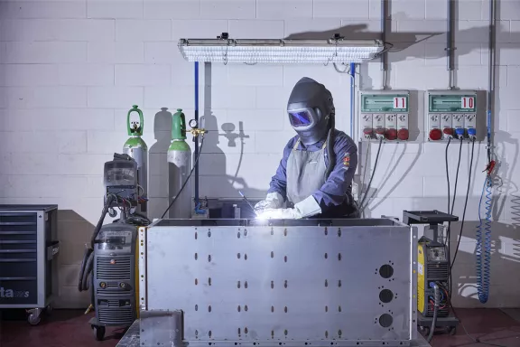 Discover our welding machines, designed for durability and high performance. Contact us now for consultation and find the ideal solution!