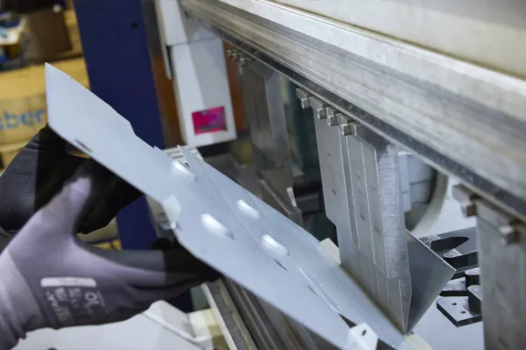 Unsere Biegemaschinen garantieren Präzision und maßgeschneiderte Ergebnisse. Vertrauen Sie unseren Experten, um Ihre Produktion zu verbessern. Erfahren Sie jetzt mehr!