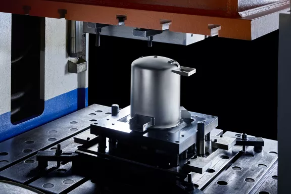 We specialize in metalworking to produce TUV-certified products for the medical sector, offering tailor-made solutions for every need.