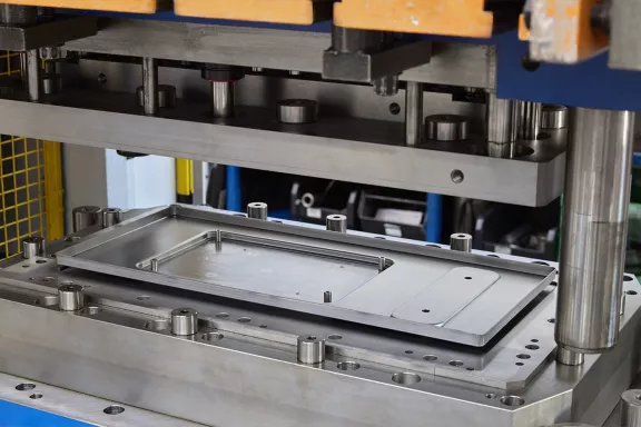 Offriamo macchine per imbutitura di alta qualità, adatte a tutte le esigenze di produzione. Richiedi un preventivo personalizzato e ottimizza la tua lavorazione!