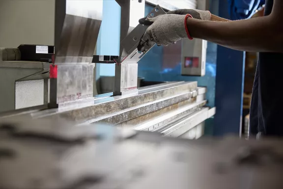In Minifaber ci occupiamo di tutti i processi di lavorazione della lamiera, in particolare a freddo: imbutitura, tranciatura, punzonatura e piegatura.