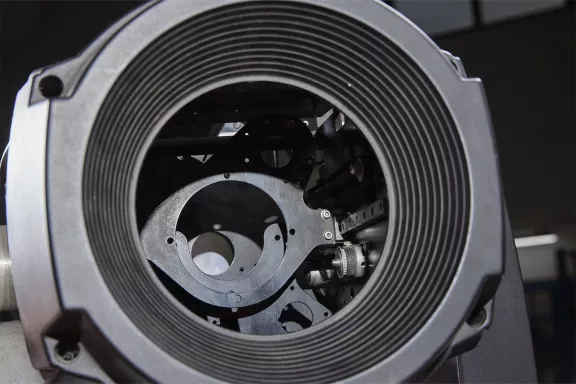 Minifaber realizza prodotti finiti come il proiettore di luce motorizzato per illuminazione di siti per grandi eventi. Qualità e prestazioni elevate.