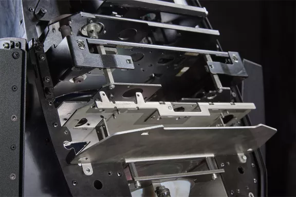 Minifaber realizza prodotti finiti come il proiettore di luce motorizzato per illuminazione di siti per grandi eventi. Qualità e prestazioni elevate.