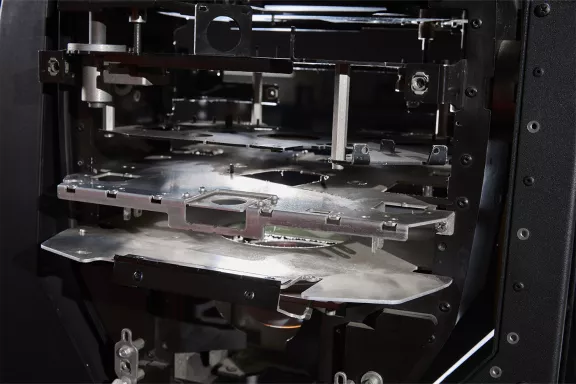 Minifaber realizza prodotti finiti come il proiettore di luce motorizzato per illuminazione di siti per grandi eventi. Qualità e prestazioni elevate.