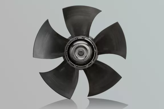 Le nostre realizzazioni di ventilatori industriali offrono soluzioni efficienti per ottimizzare il flusso d'aria in ambienti industriali complessi