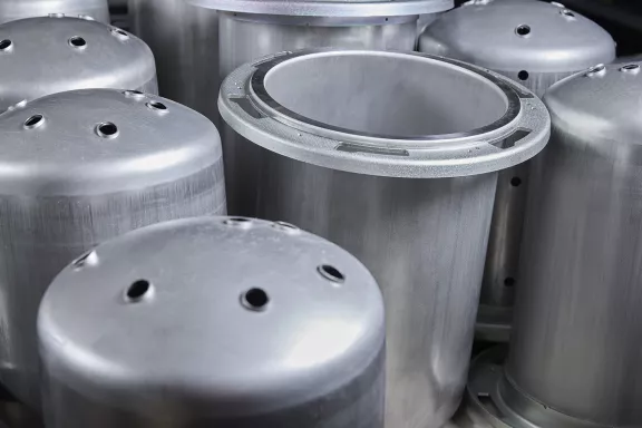 Wir stellen Dampfsterilisatoren unter Druck für medizinische Instrumente her, erhältlich in 17- und 22-Liter-Ausführungen. Hohe Qualität und Zuverlässigkeit garantiert.