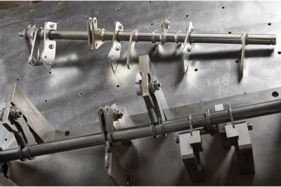 Minifaber produziert auch die Schaltwelle für Schalter und elektrische Schaltschränke, die die Stromzufuhr unterbrechen. Präzision und Langlebigkeit garantiert.