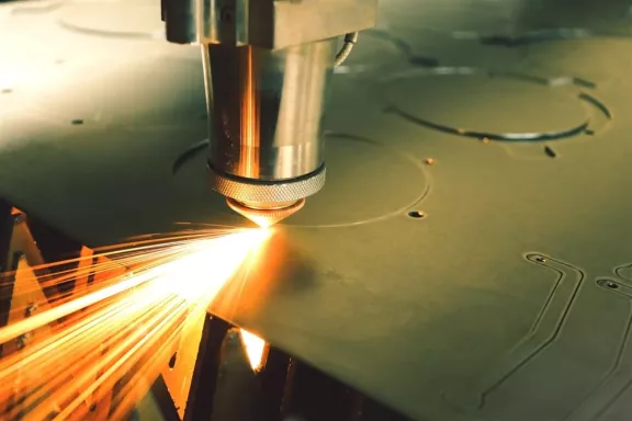 Taglio laser e piegatura: estrema precisione anche su piccole lavorazioni